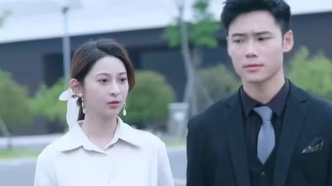 逆天龙皇 退婚后六大国民女神悔疯了